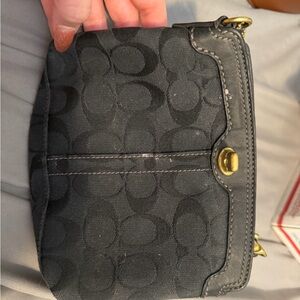 Black Coach Turnlock Wristlet 🖤🩶